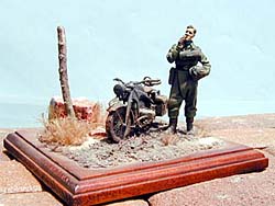 オートバイ兵へ